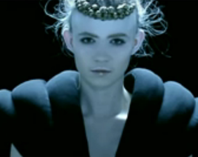 Grimes presenta el vídeo para 'Nightmusic': modernos en el bosque, one more time