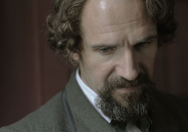Ralph Fiennes es Charles Dickens en la primera imagen de 'The Invisible Woman'