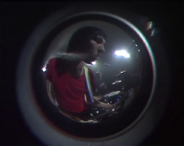 The Cribs estrenan un vídeo interactivo a lo 'Pop Up Vídeos' de VH1