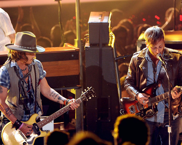 Johnny Depp y The Black Keys tocan juntos en los MTV Movie Awards