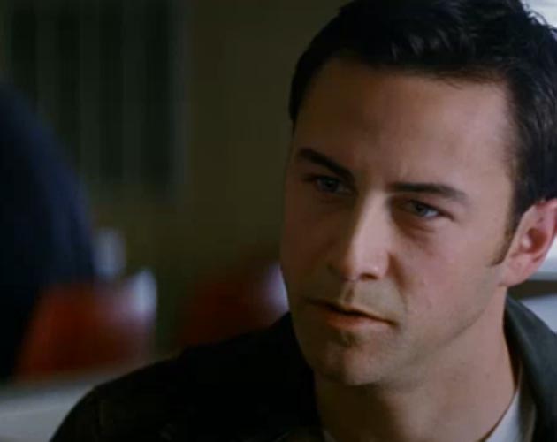 Por si el de ayer te supo a poco... ¡otro trailer de 'Looper'!