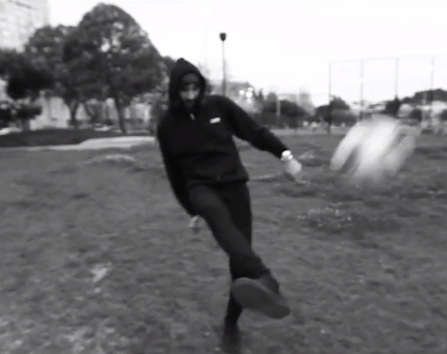 Kasabian lanzan una promo en la que demuestran sus habilidades futboleras