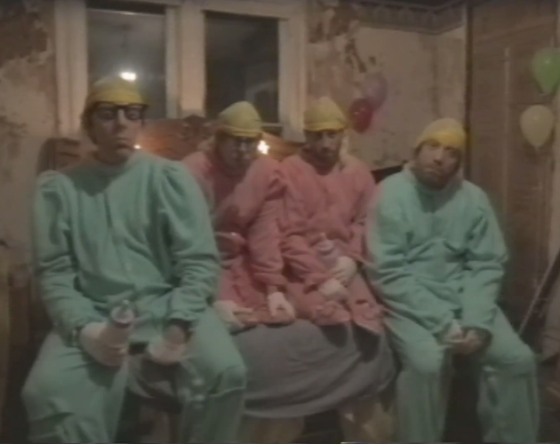 The Black Keys se convierten en perturbadores bebés gemelos en su nuevo videoclip