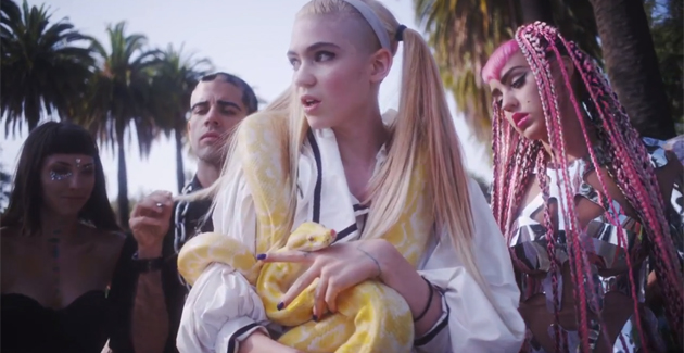 Grimes presenta el videoclip para 'Genesis', dirigido por ella misma