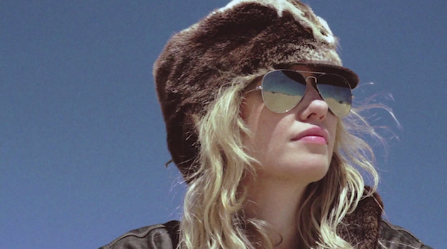 Ladyhawke presenta el videoclip para 'Blue Eyes'