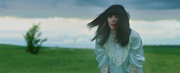 Sleigh Bells presentan el videoclip para 'End of the Line': bicis y encaje
