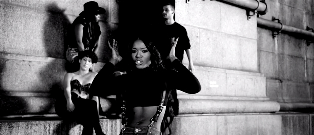 Azealia Banks se pasea por Nueva York en el videoclip para 'Luxury'