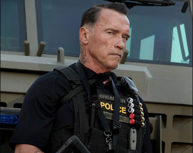 Ojo al indescriptible corte de pelo de Arnold Schwarzenegger en la primera imagen de Ten 