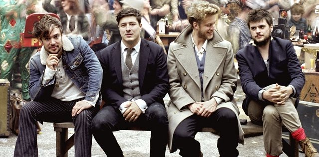 Mumford & Sons suspende su gira de conciertos después de que su bajista sea intervenido de gravedad