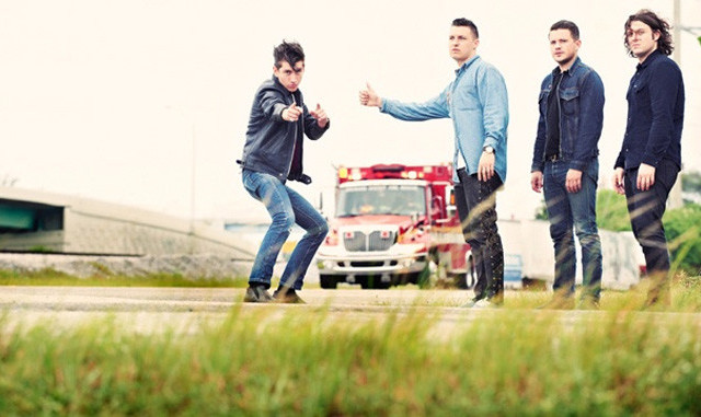 Arctic Monkeys versionan a los Beatles