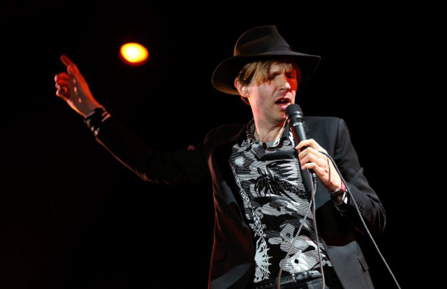 Beck versiona 'Rebellion (Lies)' de Arcade Fire