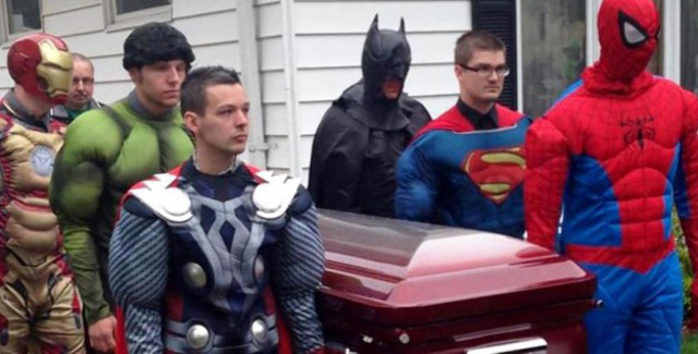 Funeral de superhéroes por un niño de cinco años