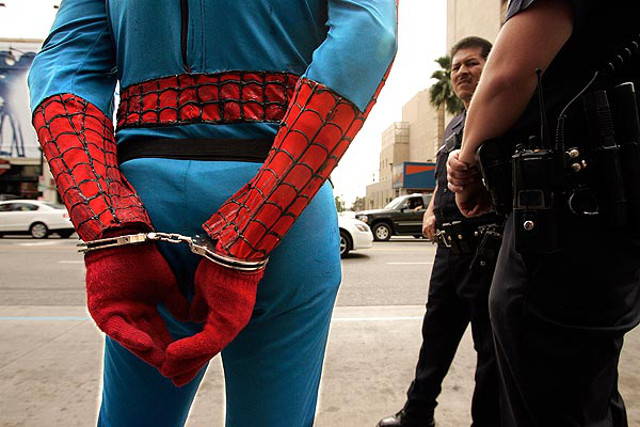 Ultimate Spider-Man detenido por la policía de Nueva York