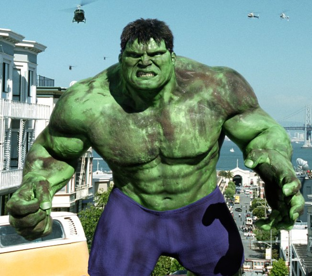 Si no pensabas que era posible ver a Hulk en el mundo real, te llevarás un susto como estos reporteros