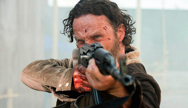 Impactante regreso en 'The Walking Dead', la temporada cinco arranca con fuerza