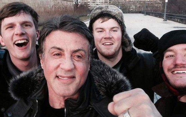 Imitar la escena de 'Rocky', y Silvester Stallone aparece para saludar