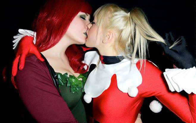 DC confirma oficialmente a Hiedra Venenosa y Harley Quinn como 'novias'