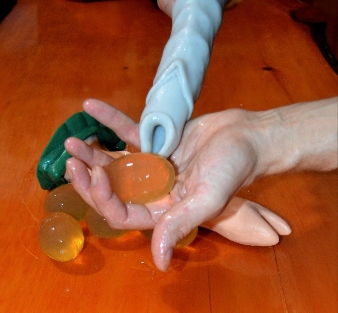 Los consoladores 'Alien' que introducen huevos en tu cuerpo