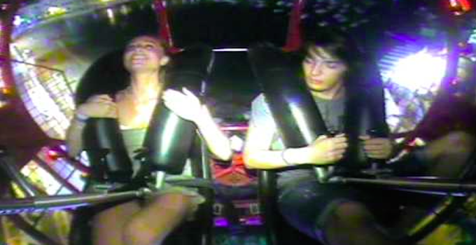 omg, Esto explica porque ellas SIEMPRE están haciendo COLA en las atracciones :D https://www.cultture.com/62834-video-una-atraccion-que-provoca-orgasmos