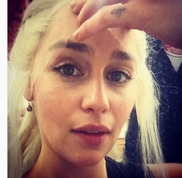 emilia clarke en juego de tronos