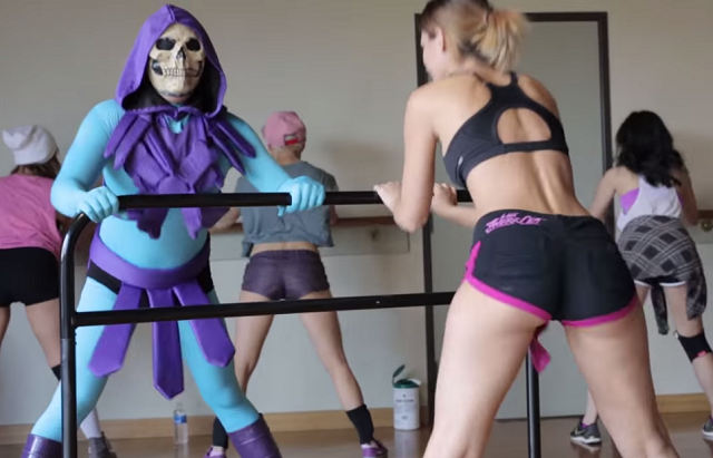 Aprendemos twerking con Skeletor