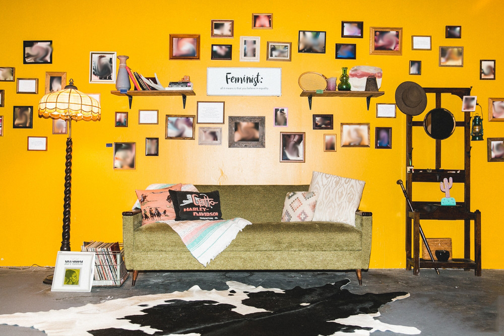 Esta mujer monta una galería de penes para denunciar el acoso