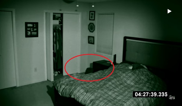 Ponen una cámara en su dormitorio mientras duermen, y no pueden creer lo que encuentran