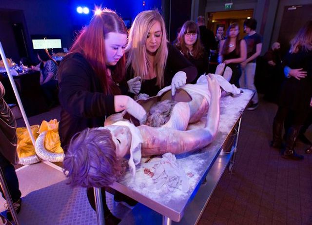 Alucina con esta salvaje cena CAN&Iacute;BAL