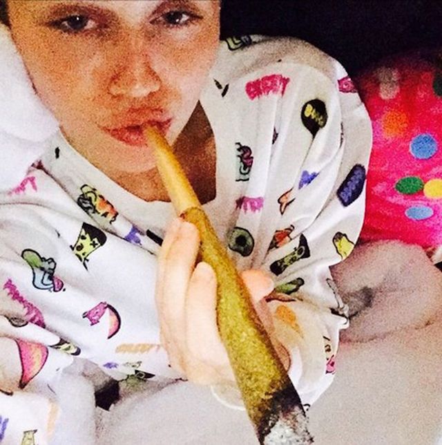 La orgía lésbica de alcohol y drogas de Miley Cyrus, filtrada