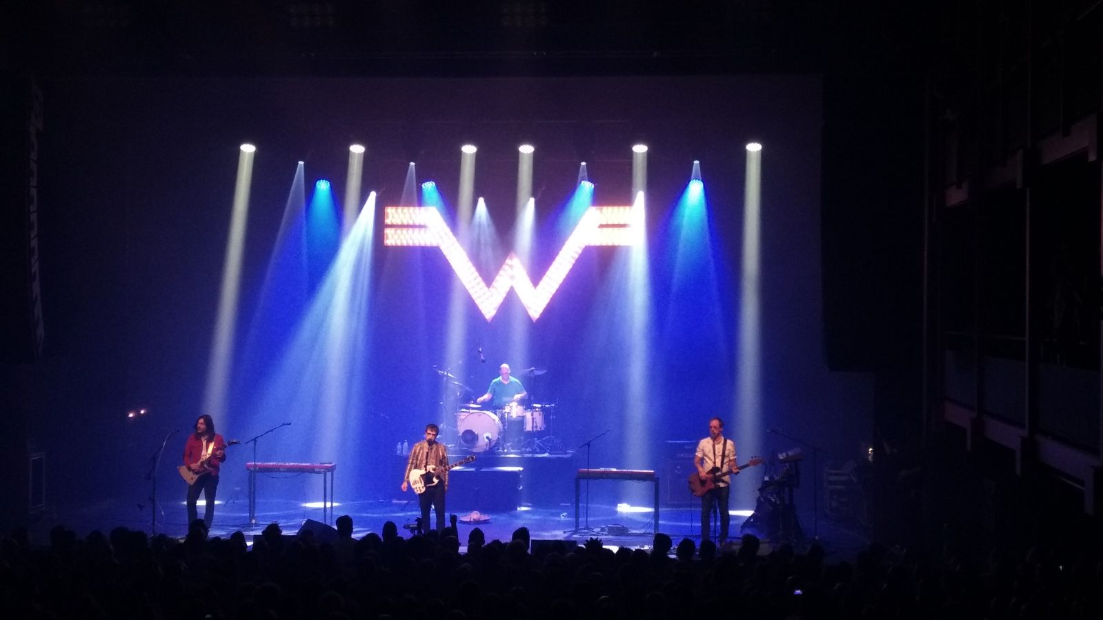 Weezer: Happy Hour es su nueva canción
