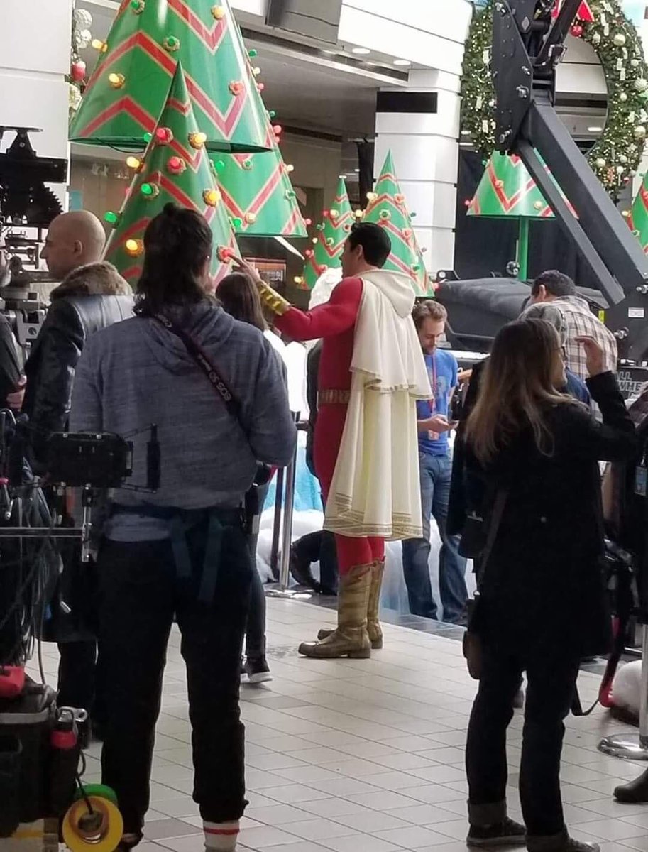Primera imagen oficial del traje de Shazam!