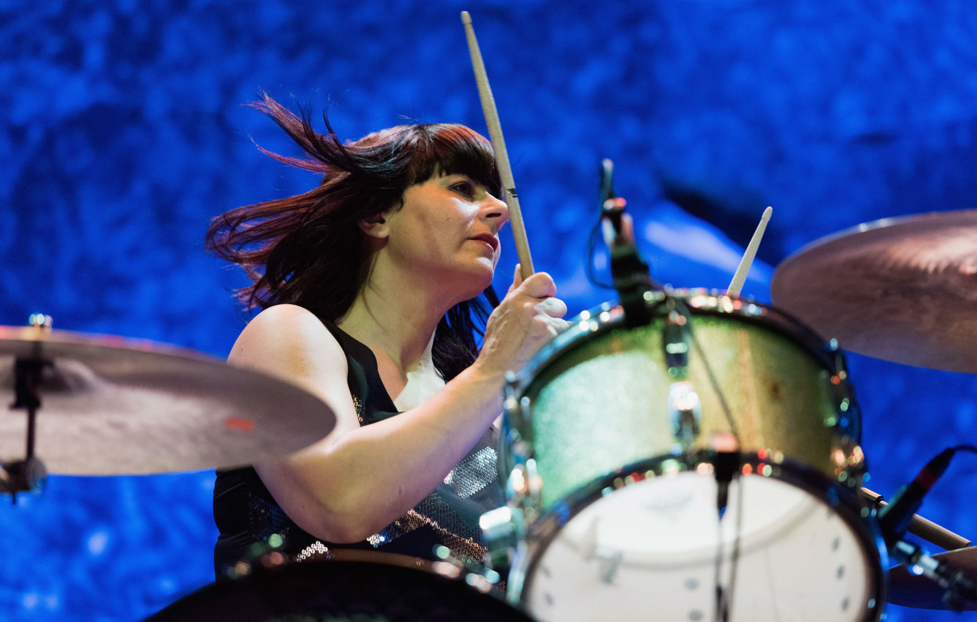 Janet Weiss cancela todas las fechas de sus próximas giras tras el "aterrador" accidente de coche - NME