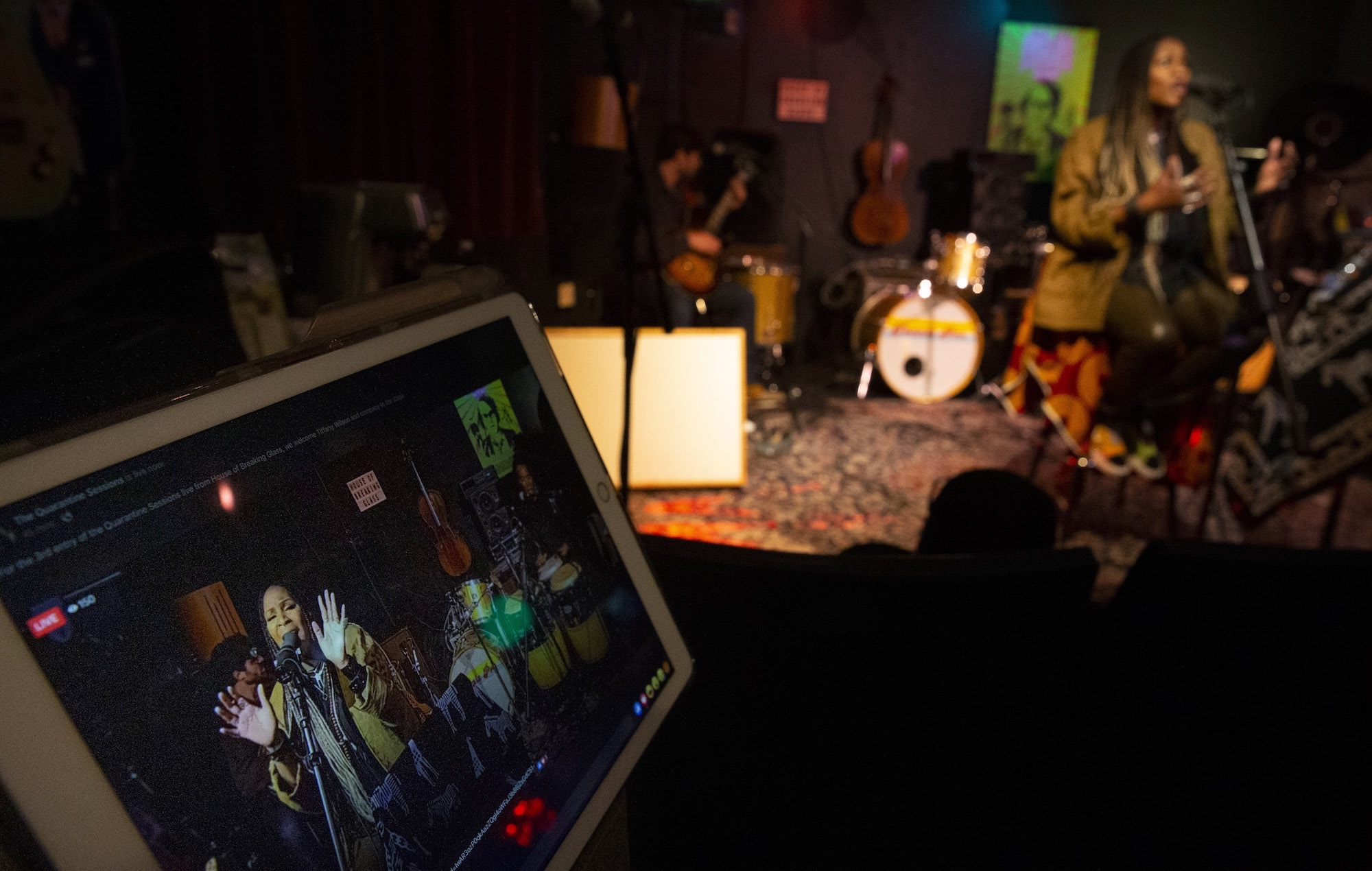 Las licencias de Facebook a los artistas