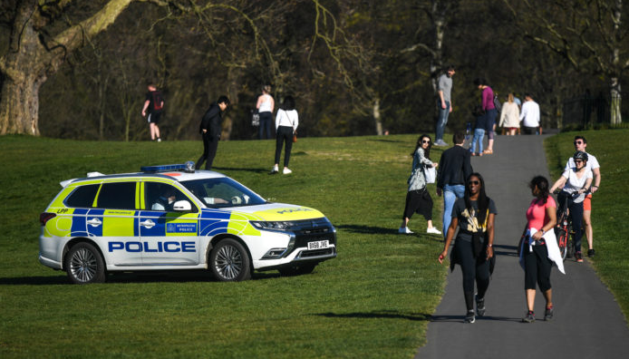 El rap de un policía pidiendo que te quedes en casa
