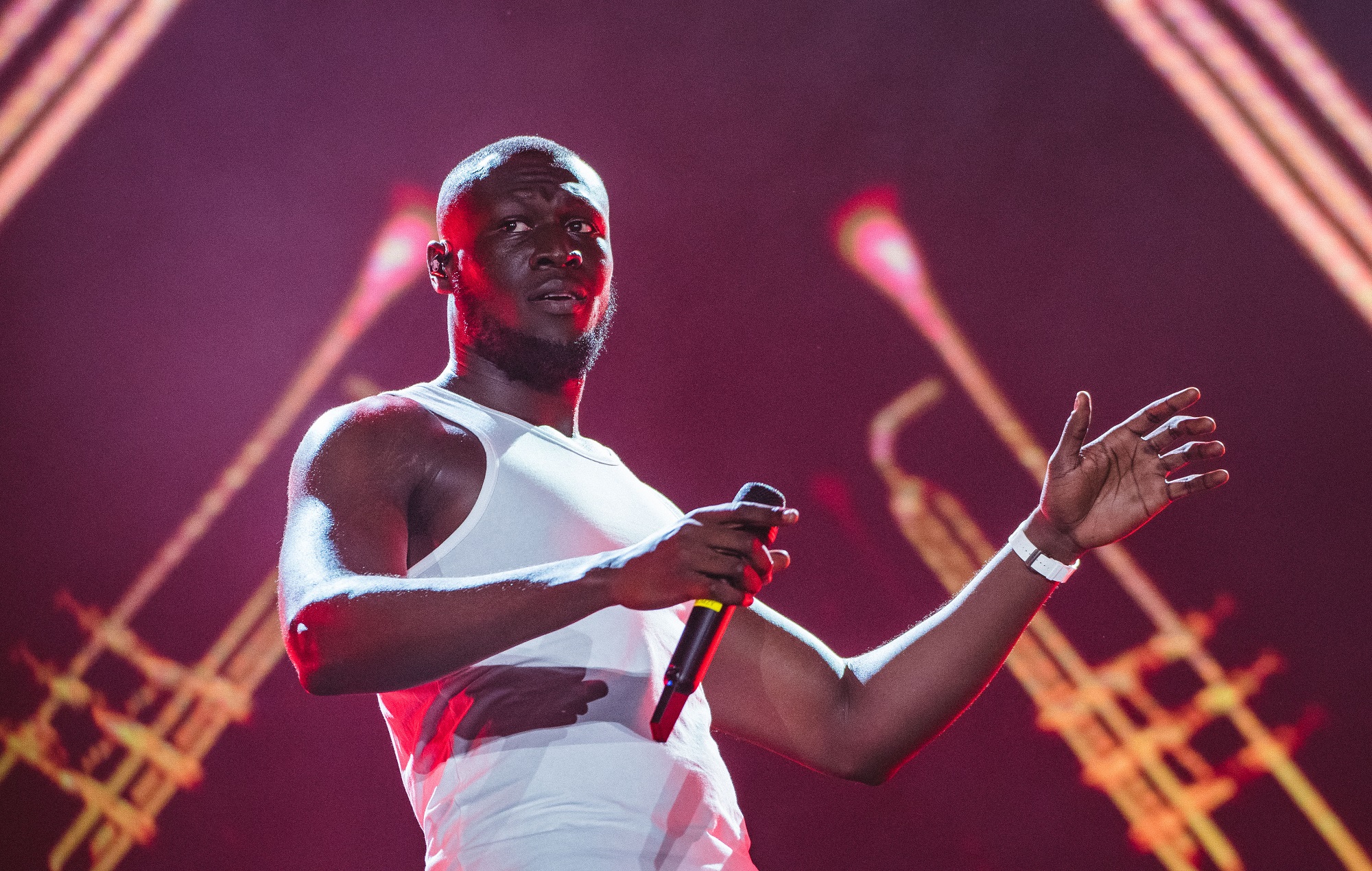 El escritor Stormzy gana un premio literario de 10.000 libras