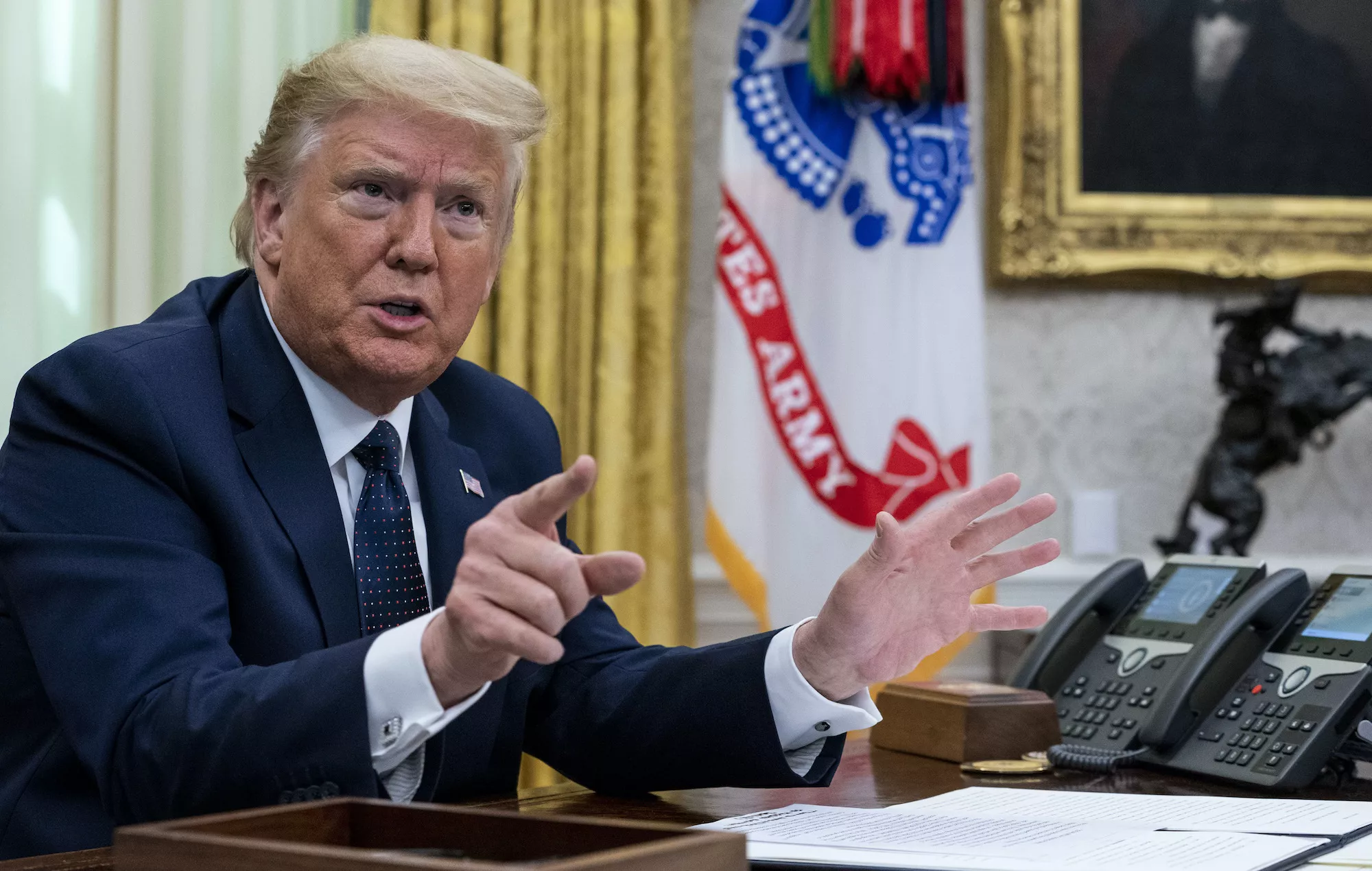 Donald Trump firma una orden ejecutiva para prohibir las