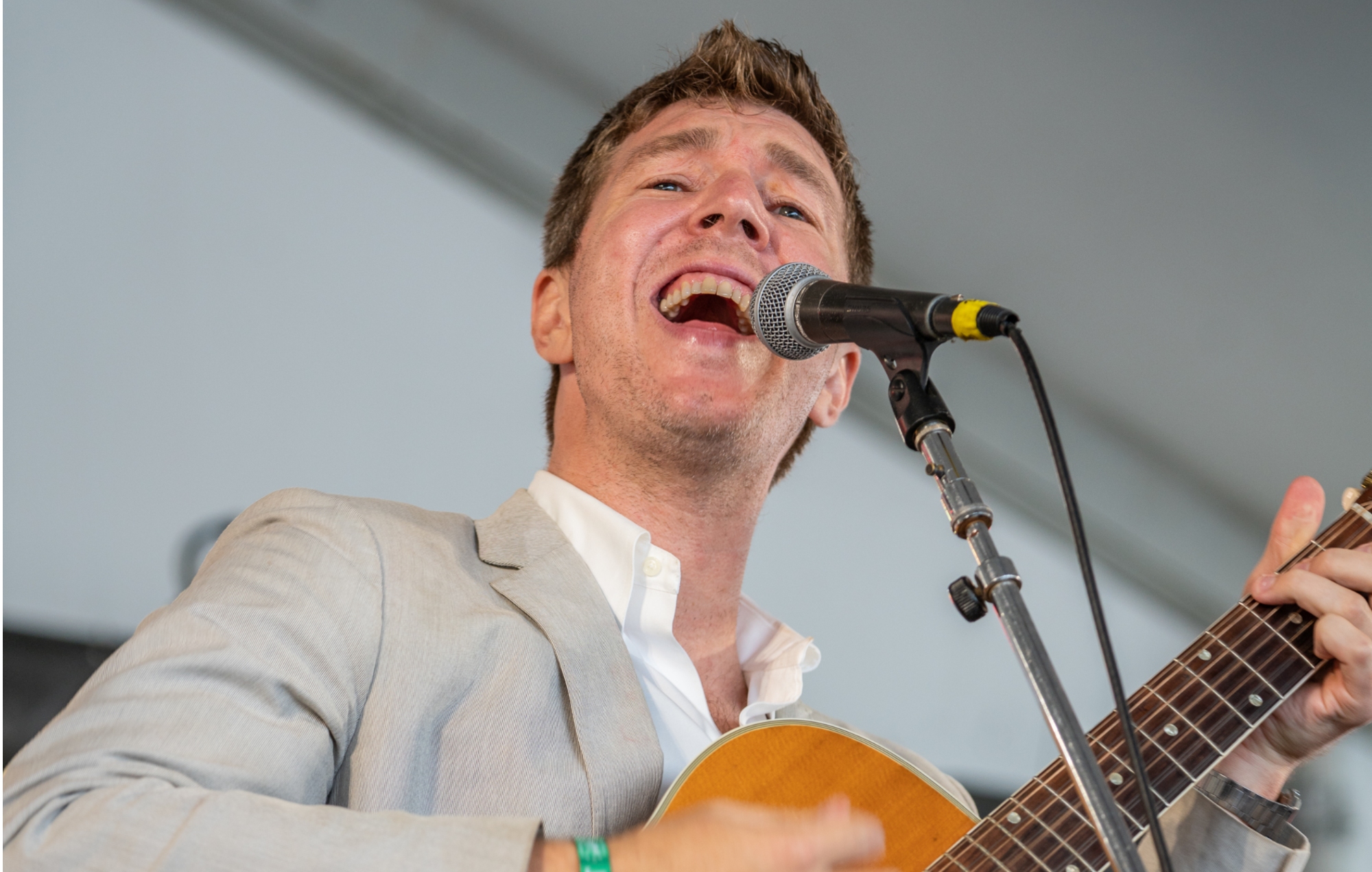 Hamilton Leithauser anuncia el álbum en vivo 'Live! at Cafe Carlyle'.