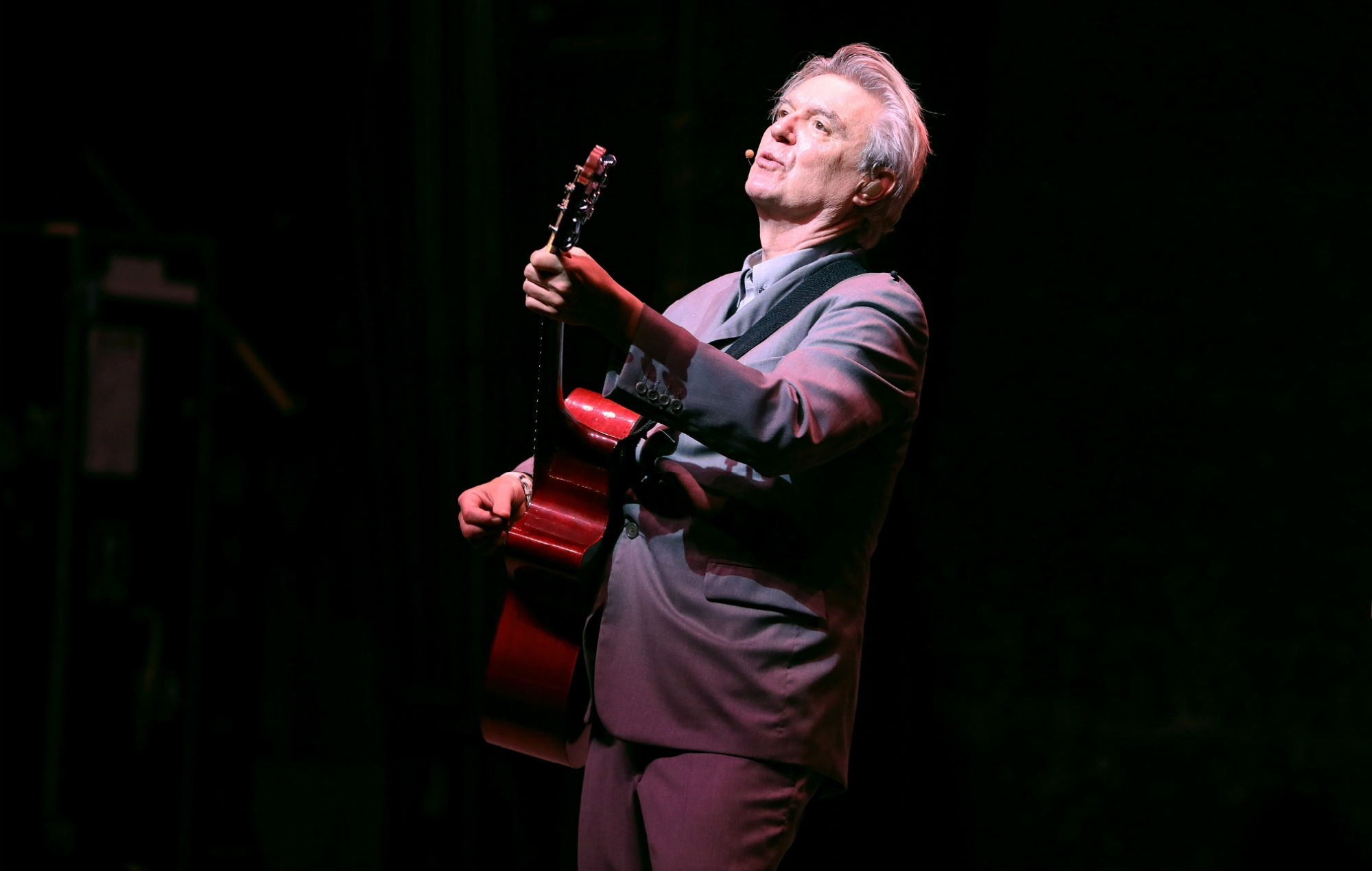 Vea el teaser de 'La Utopía Americana de David Byrne' para la película del concierto dirigido por Spike Lee