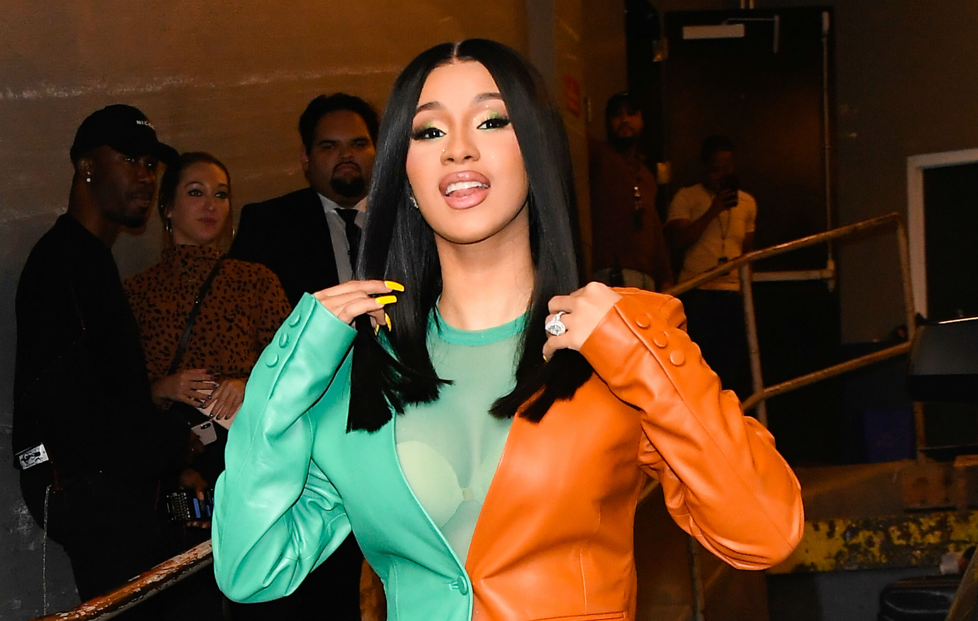 Cardi B supuestamente presenta la marca 'WAP' para una nueva línea comercial que incluye alcohol y refrescos.