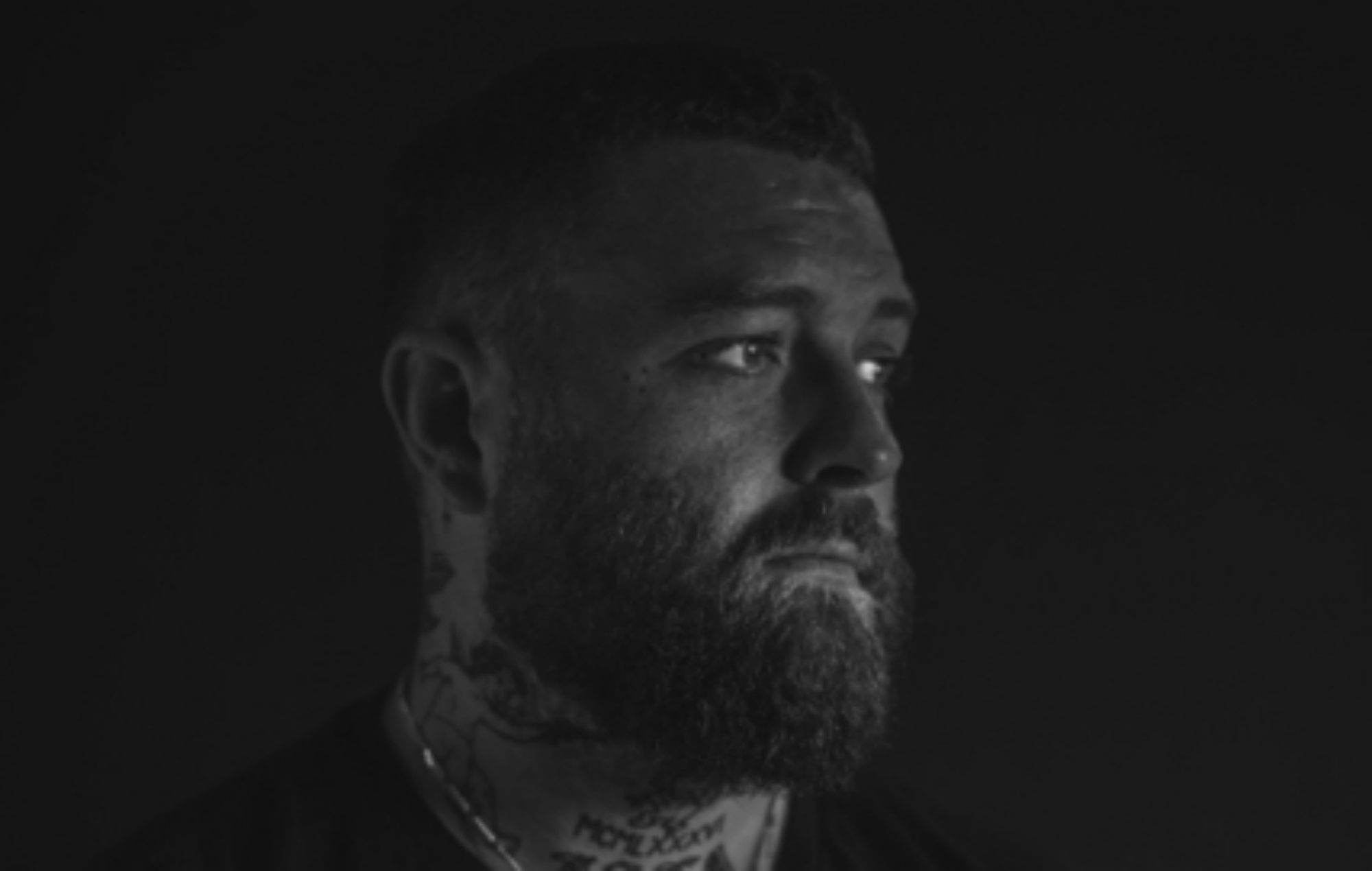 El ex-mono &aacute;rtico Andy Nicholson comparte el nuevo tema de Goldteeth con Murkage Dave