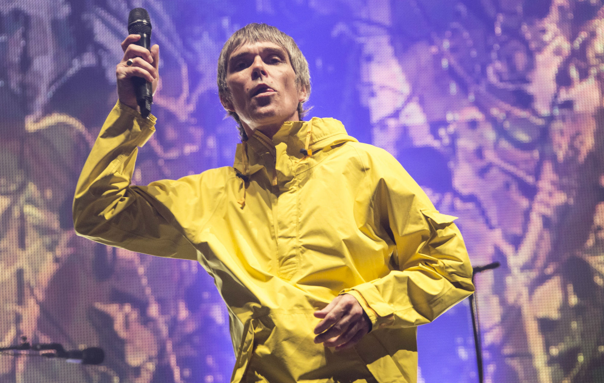 Ian Brown devuelve a los críticos de sus polémicos comentarios sobre el coronavirus
