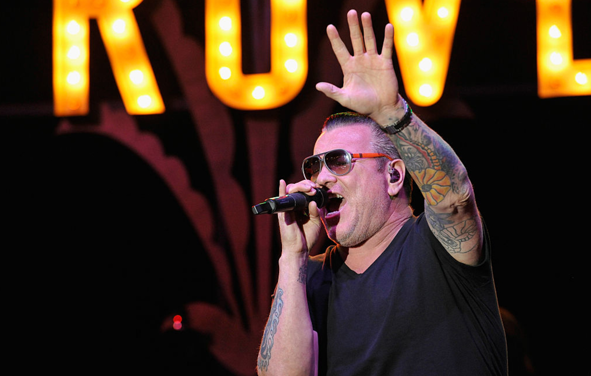 La primera muerte por coronavirus relacionada con el concierto de Smash Mouth informó