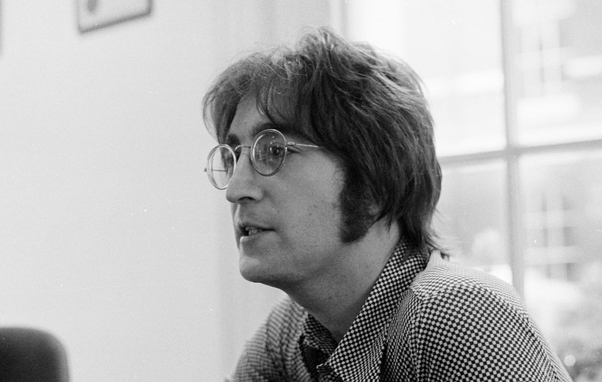 Las gafas y la hoja de detención de John Lennon se ponen a la venta en la nueva subasta de los Beatles