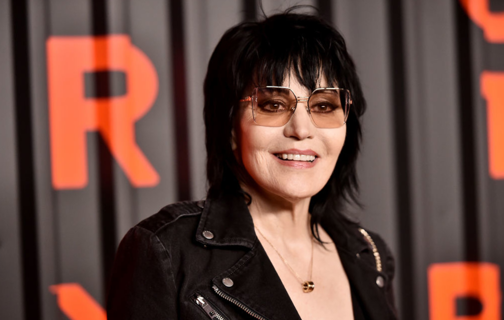 Mira a Joan Jett cubrir el 