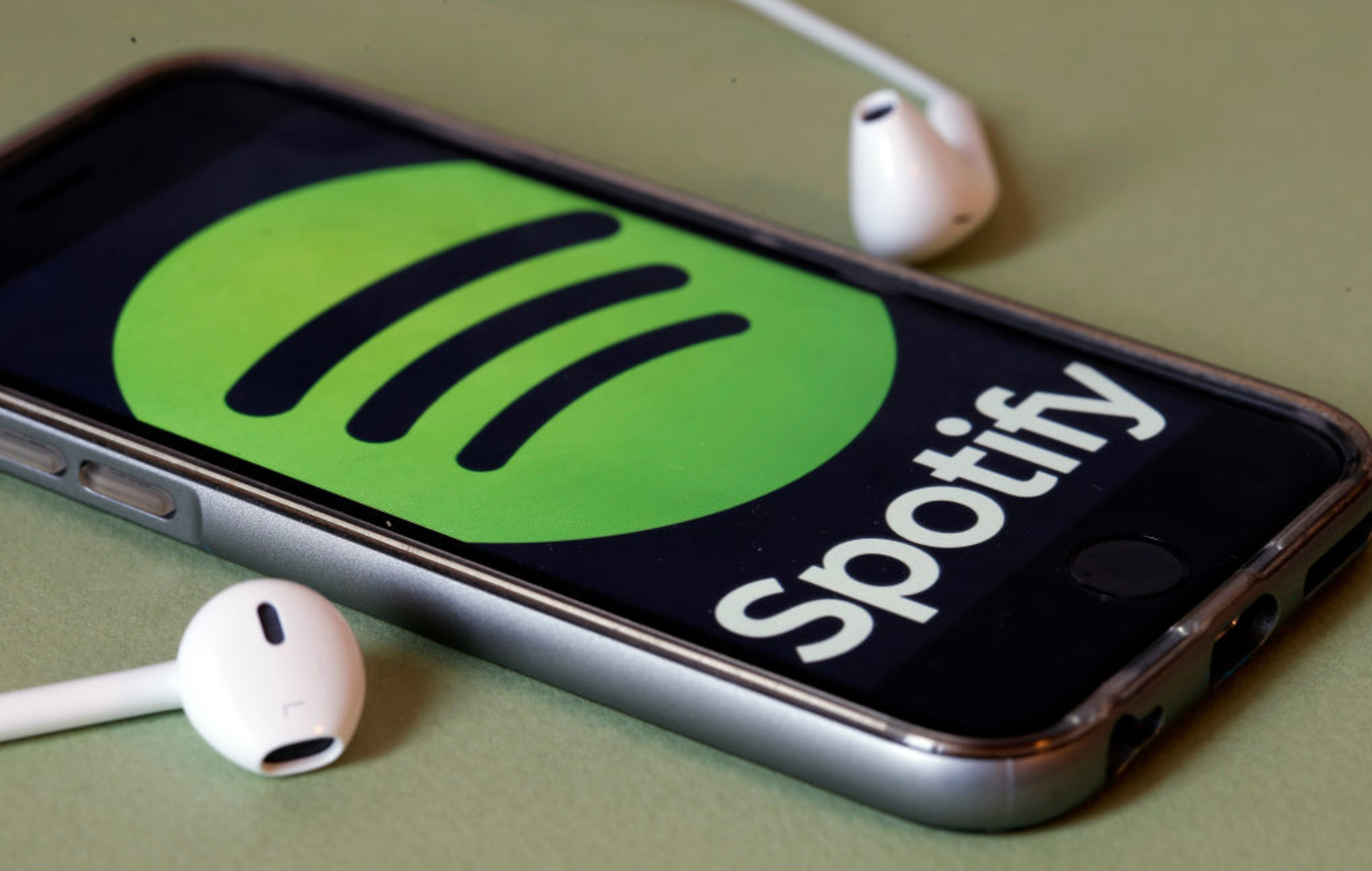 Spotify UK lanzará podcasts de música y noticias en una lista de reproducción personalizada
