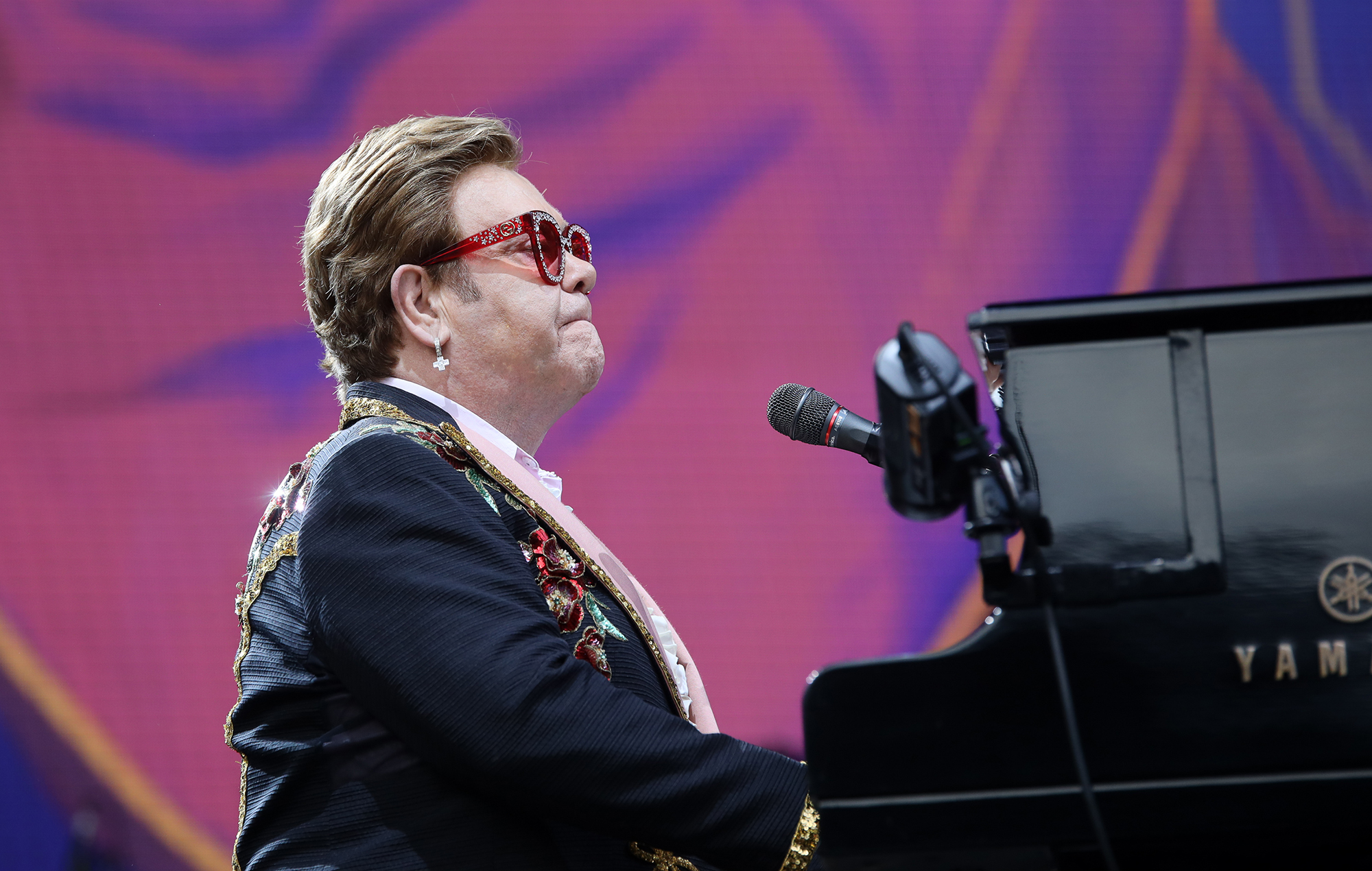 Elton John comparte la pista inédita "Sargento del Regimiento Zippo