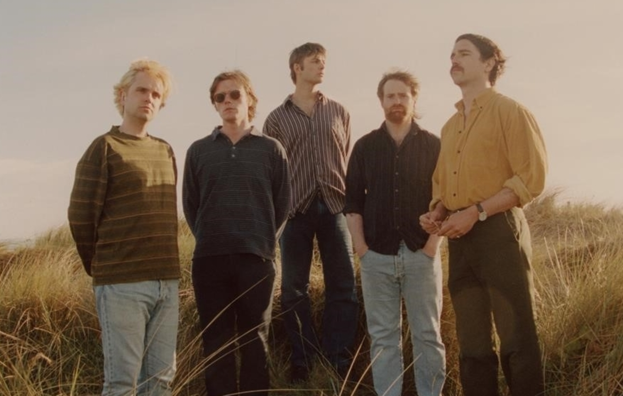 Escuchen la portada de Fontaines D.C. de The Beach Boys para el nuevo álbum recopilatorio