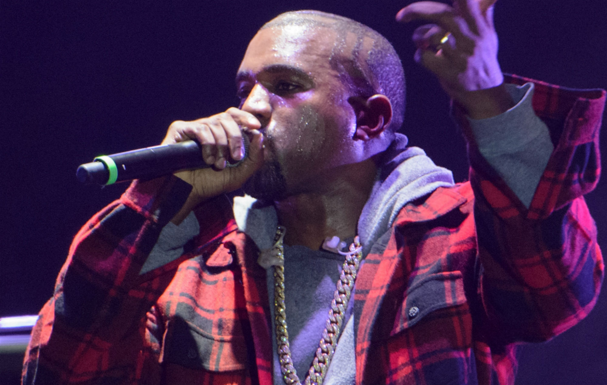 Kanye West habla de la candidatura presidencial y de las disputas de las discográficas sobre la nueva canción 'Nah Nah Nah'.