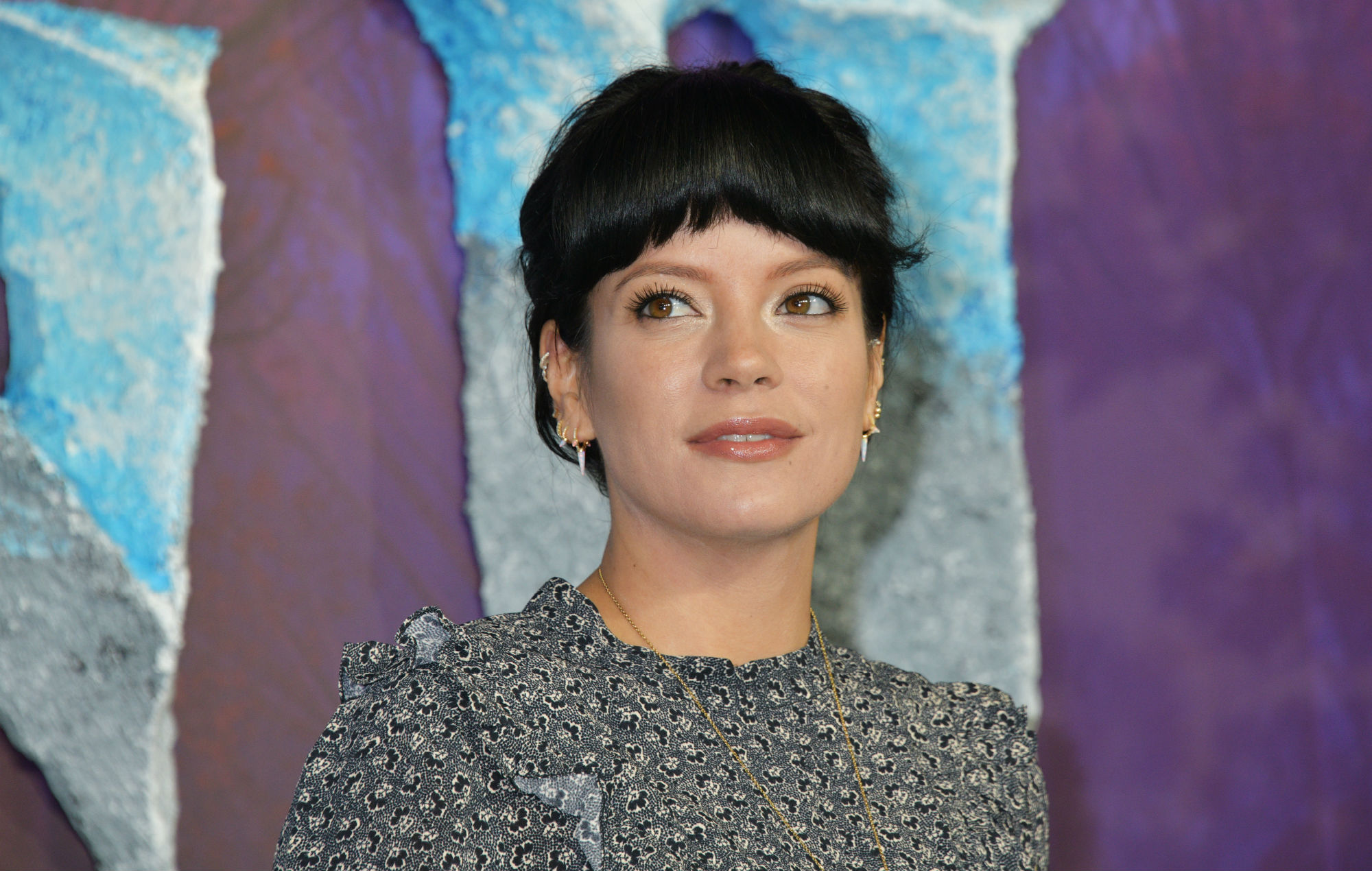 Lily Allen nos informa sobre el nuevo álbum y el sello discográfico