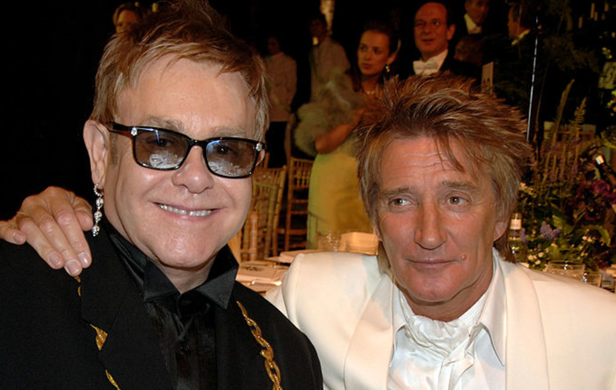 Rod Stewart dice que Elton John rechazó la oferta de terminar con la disputa en curso